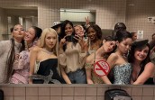 Lihat BLACKPINK Berkumpul Kembali dalam Foto Selfie di Kamar Mandi Met Gala 2026 yang Melanggar Aturan