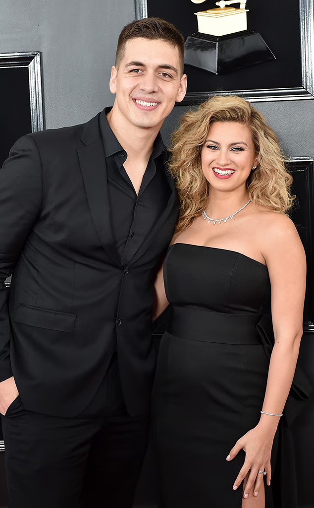 Tori Kelly Hamil, Menantikan Anak Pertama Bersama Suaminya André Murillo