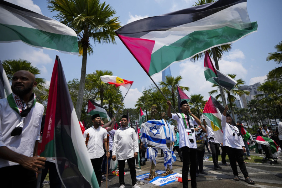 Muslim Berkumpul di Masjid-masjid untuk Salat Jumat Pertama Sejak Perang Israel-Hamas Dimulai