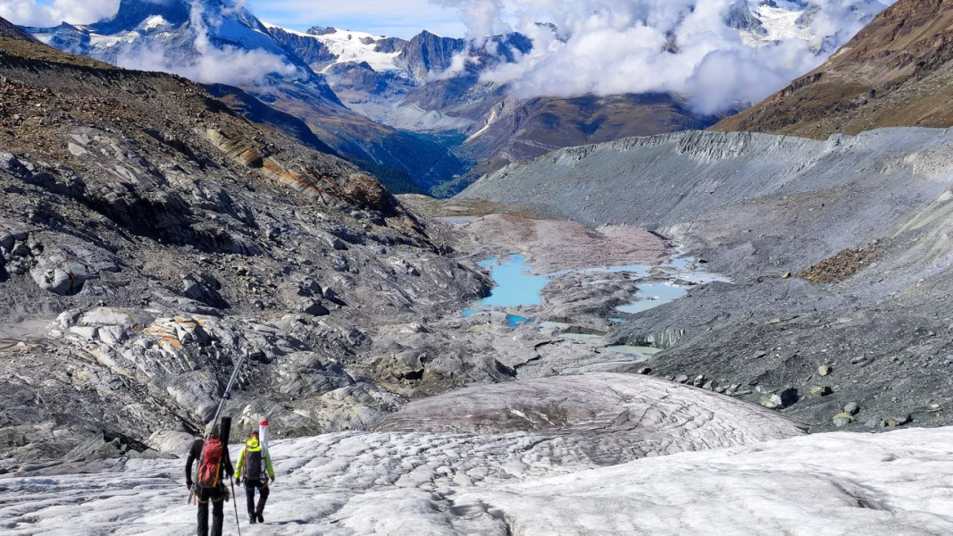 Gletser di Swiss Kehilangan Volume Es yang Luar Biasa dalam Dua Tahun