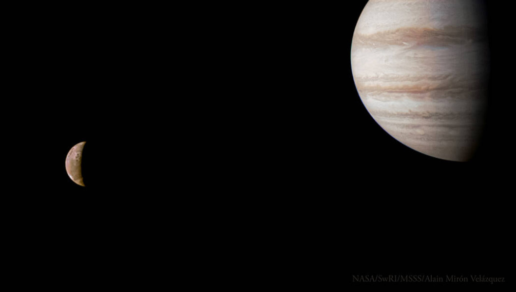 Misi Juno NASA Mendokumentasikan Jupiter dan Bulan Io dalam Satu Frame