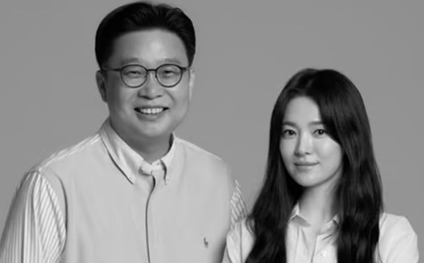 Song Hye-kyo Donates Buku Panduan di Situs Gerakan Kemerdekaan Korea di Paris Sebelum Olimpiade