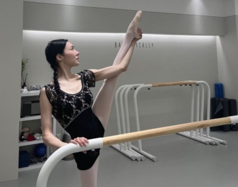 Tiffany Young dari Girls' Generation Menunjukkan Bentuk Ballerina dalam Foto Terbaru