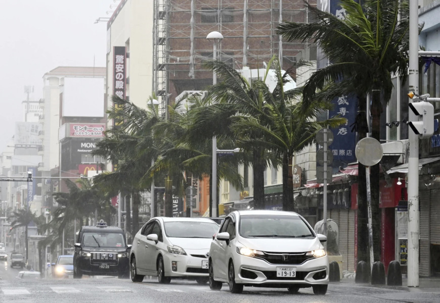 Badai Tropis Kembali Melanda Kepulauan Okinawa Jepang, Menyebabkan Hujan Lebat