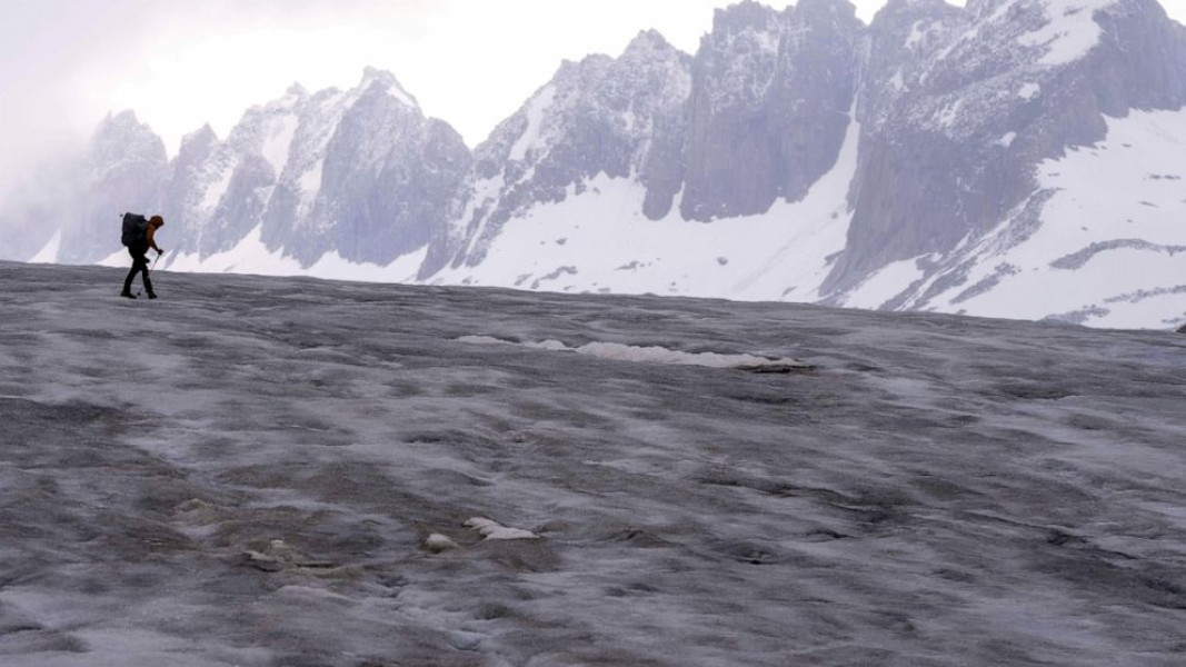 Saat gletser Swiss mencair, negara pegunungan Alpen ini mendukung rancangan undang-undang iklim dengan target nol bersih untuk tahun 2050