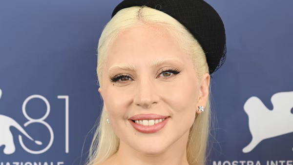 Lady Gaga Memulai Super Bowl 2025 Dengan Penampilan Kejutan