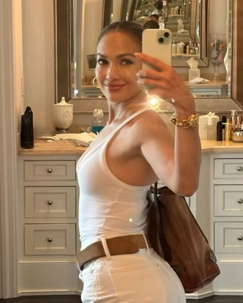 Jennifer Lopez Merayakan Hari Lahirnya yang Ke-55 dengan Pesta Berkonsepkan dari 