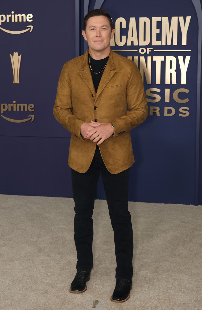 Scotty McCreery Menghentikan Konser Setelah Melihat Pria Menghantam Wanita di Penonton