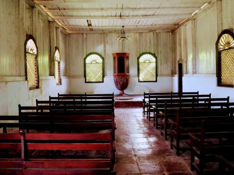 Gereja Tua Immanuel Hila