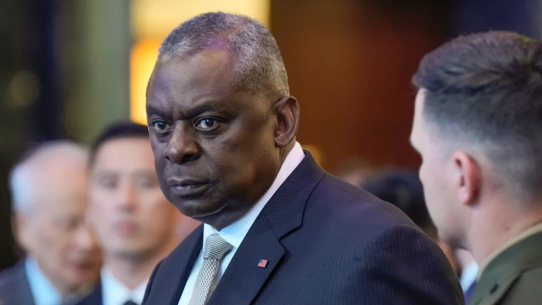 Perang Taiwan akan 'menghancurkan,' demikian peringatan Menteri Pertahanan AS Lloyd Austin saat ia mengkritik Tiongkok di KTT keamanan Shangri-La