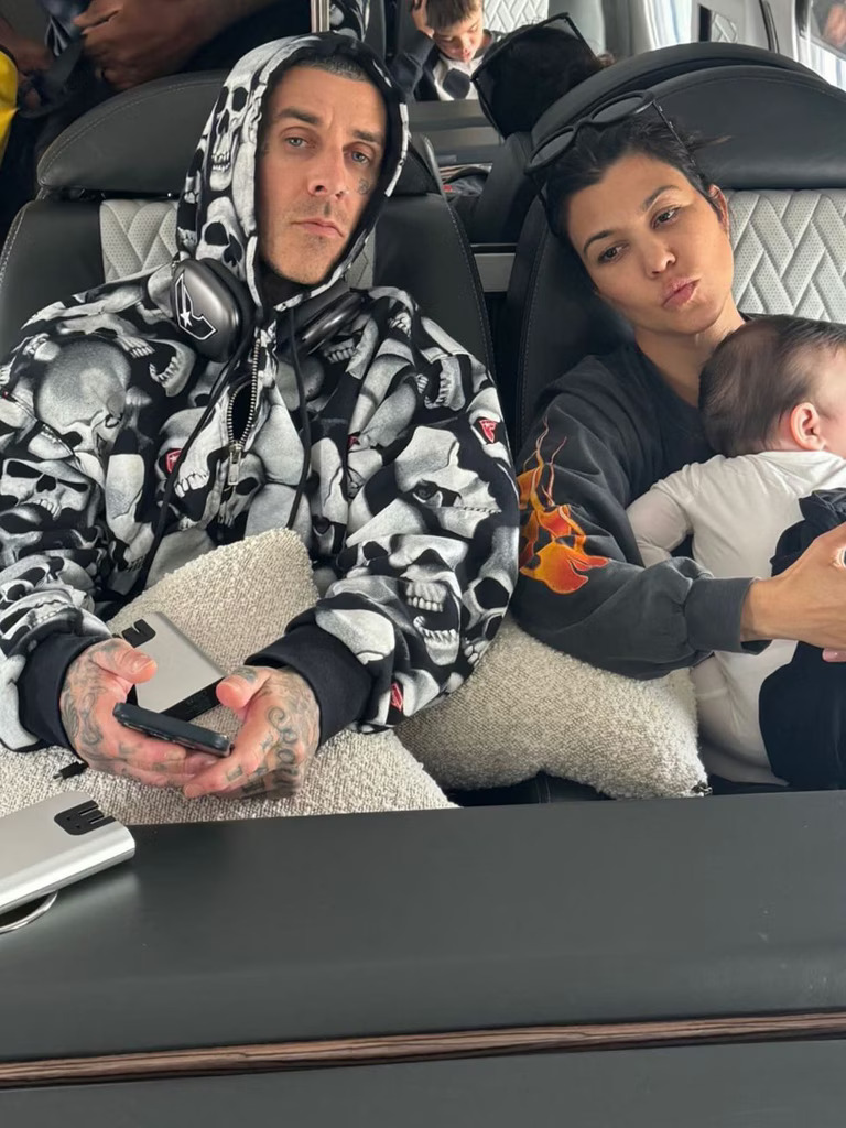 Kourtney Kardashian Berbagi Pendekatan Parenting yang Berfokus pada Keterikatan untuk Bayi Rocky