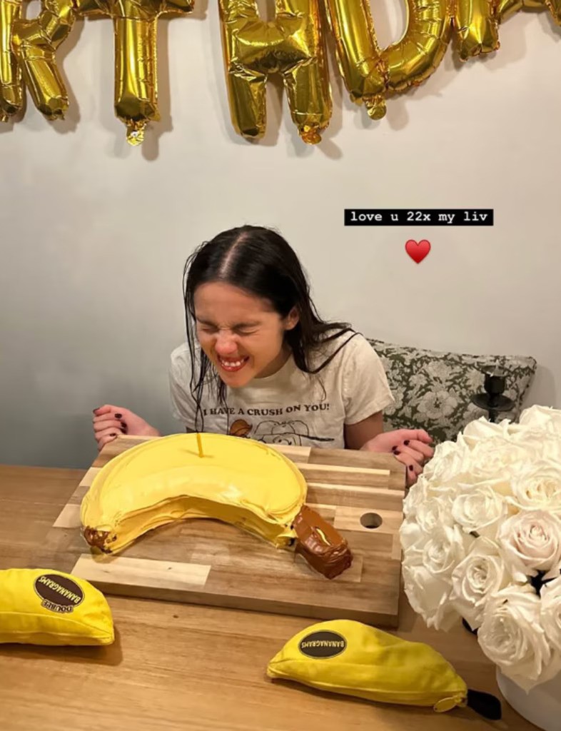 Bukti Pesta Ulang Tahun ke-22 Olivia Rodrigo Hanya dengan Pisang