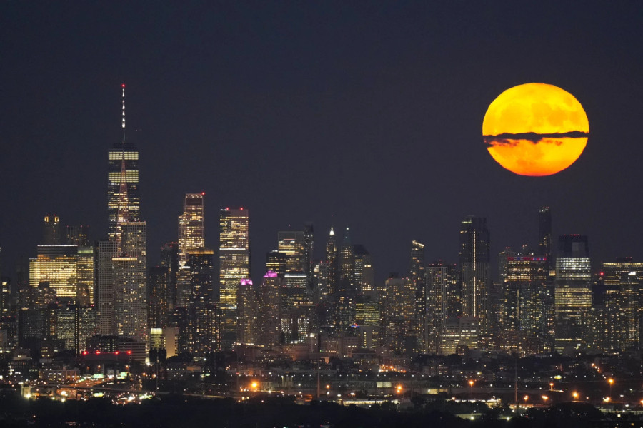 Supermoon Pertama di Bulan Agustus Muncul di Seluruh Dunia