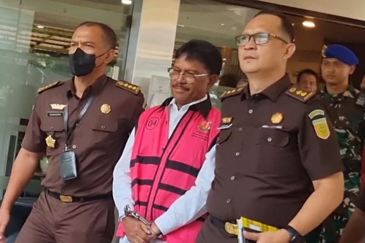 Menkominfo Johnny Diperiksa Sebanyak 3 Kali oleh Kejagung dan Akhirnya Ditahan