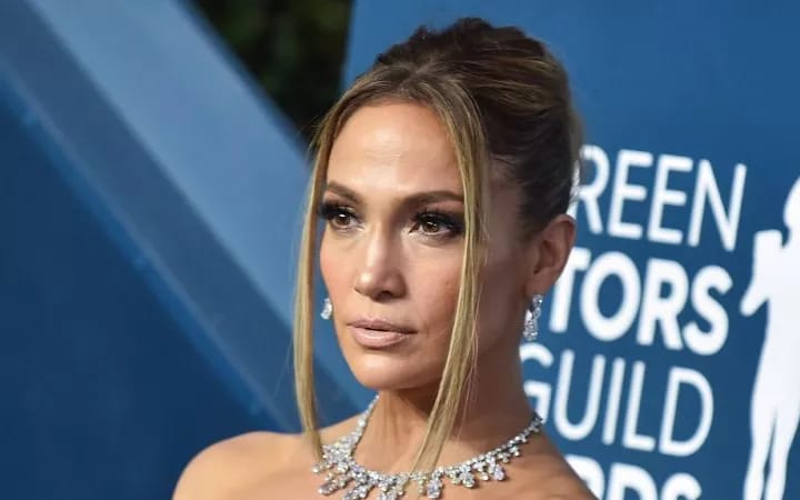 Mengapa Jennifer Lopez yang Terpukul Membatalkan Turnya