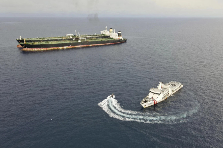 Indonesia Menyita Kapal Tanker Iran yang Diduga Melakukan Transfer Minyak Ilegal di Perairan Wilayahnya