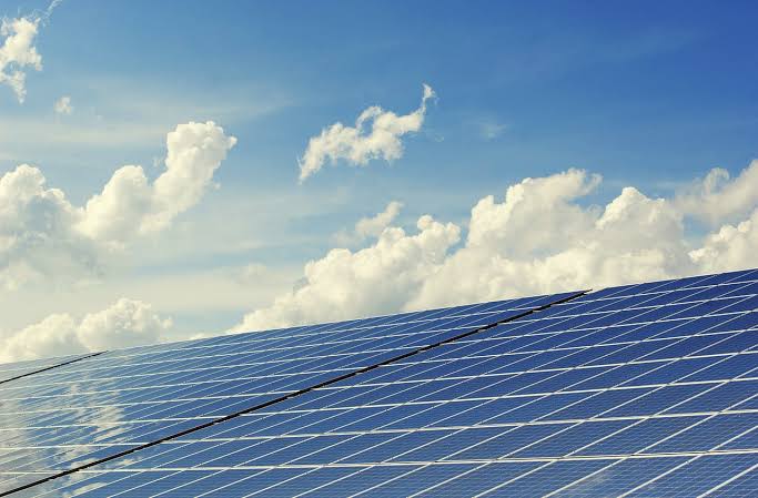 Solar Panel di 2025: Teknologi, Harga, dan Panduan Memilih yang Tepat untuk Rumah Anda